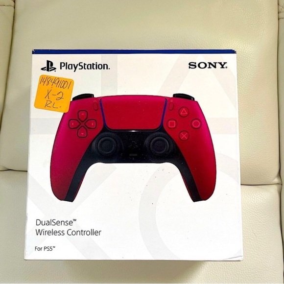 PS4 VIRTUAL REALITY SET with cords and IOB!